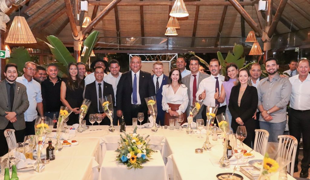 União histórica em Brasília: Eduardo Siqueira Campos reúne bancada tocantinense e vereadores em jantar inédito