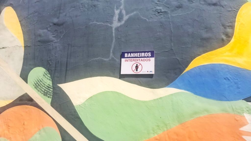 Banheiro público da Praia da Graciosa é interditado temporariamente para reforma geral