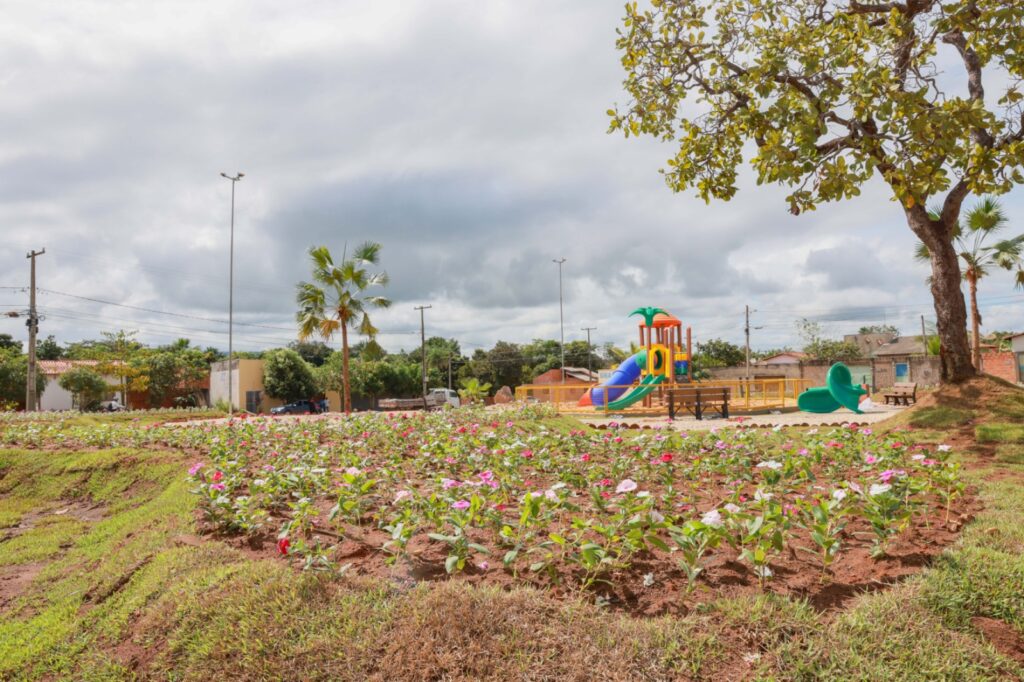 Moradores do Setor Belo Vale comemoram nova praça após mais de uma década