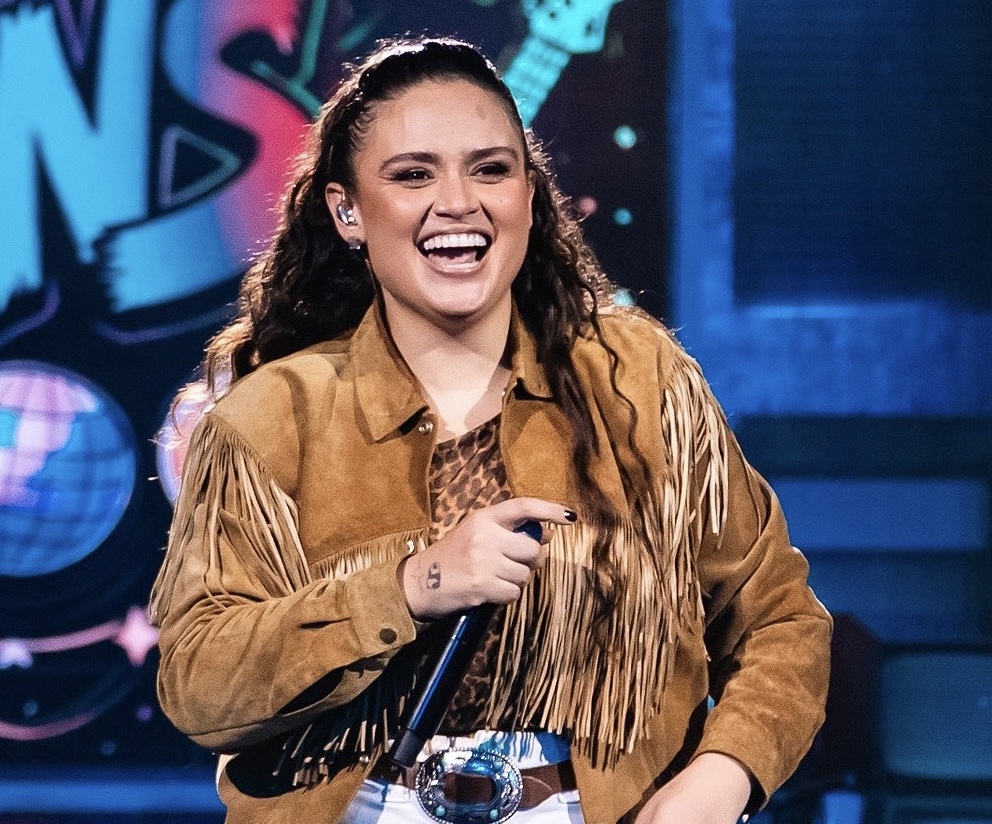 𝗛𝗢𝗝𝗘 𝗧𝗘𝗠! Sabadão com Luiza Martins sacudindo a Arcos Music