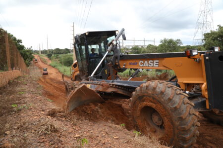 Prefeitura de Palmas reforça manutenção de estradas rurais com contratação de máquinas e caminhões